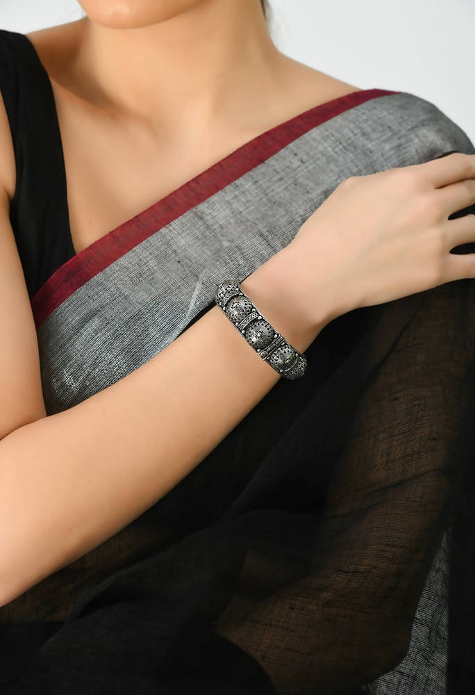 Mominos Fashion Kamal Johar Oxidised Silver-Plated Handcraft Bracelet