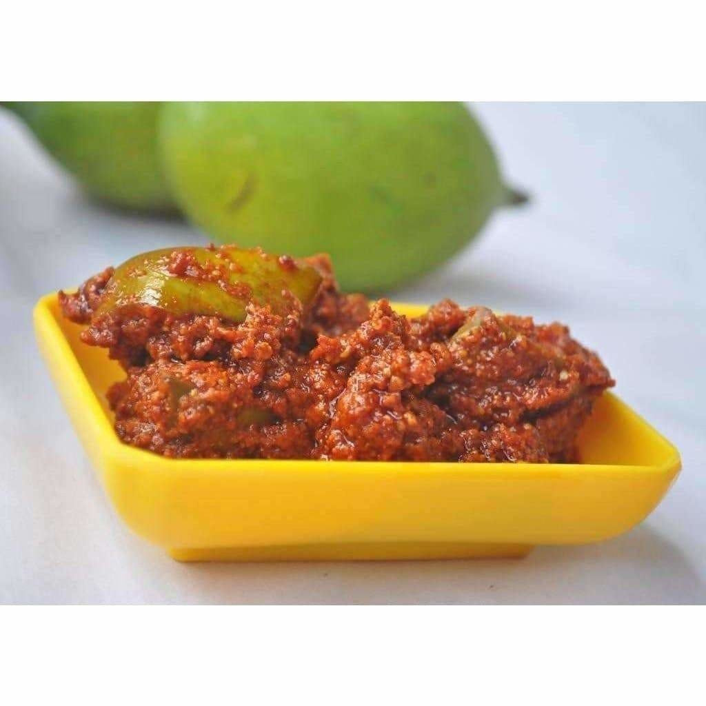 Mango Pickle wih Garlic / Lahasun Ka Aam Aachar 