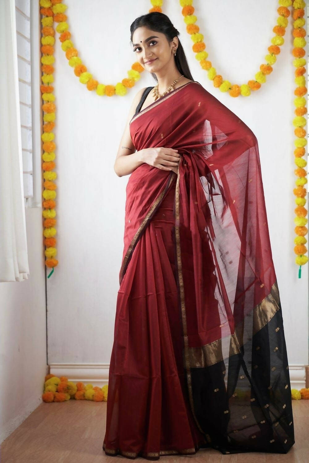 DEIANA'S Beautiful Golden Jari with New Design Soft Cotton Saree - Red - Distacart