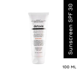 Detoxie Anti-Pollution PA+++ Sunscreen Lotion SPF 30 - Distacart