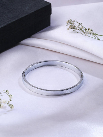 NVR Men's Silver Metal Interlock Kada Bracelet - Distacart