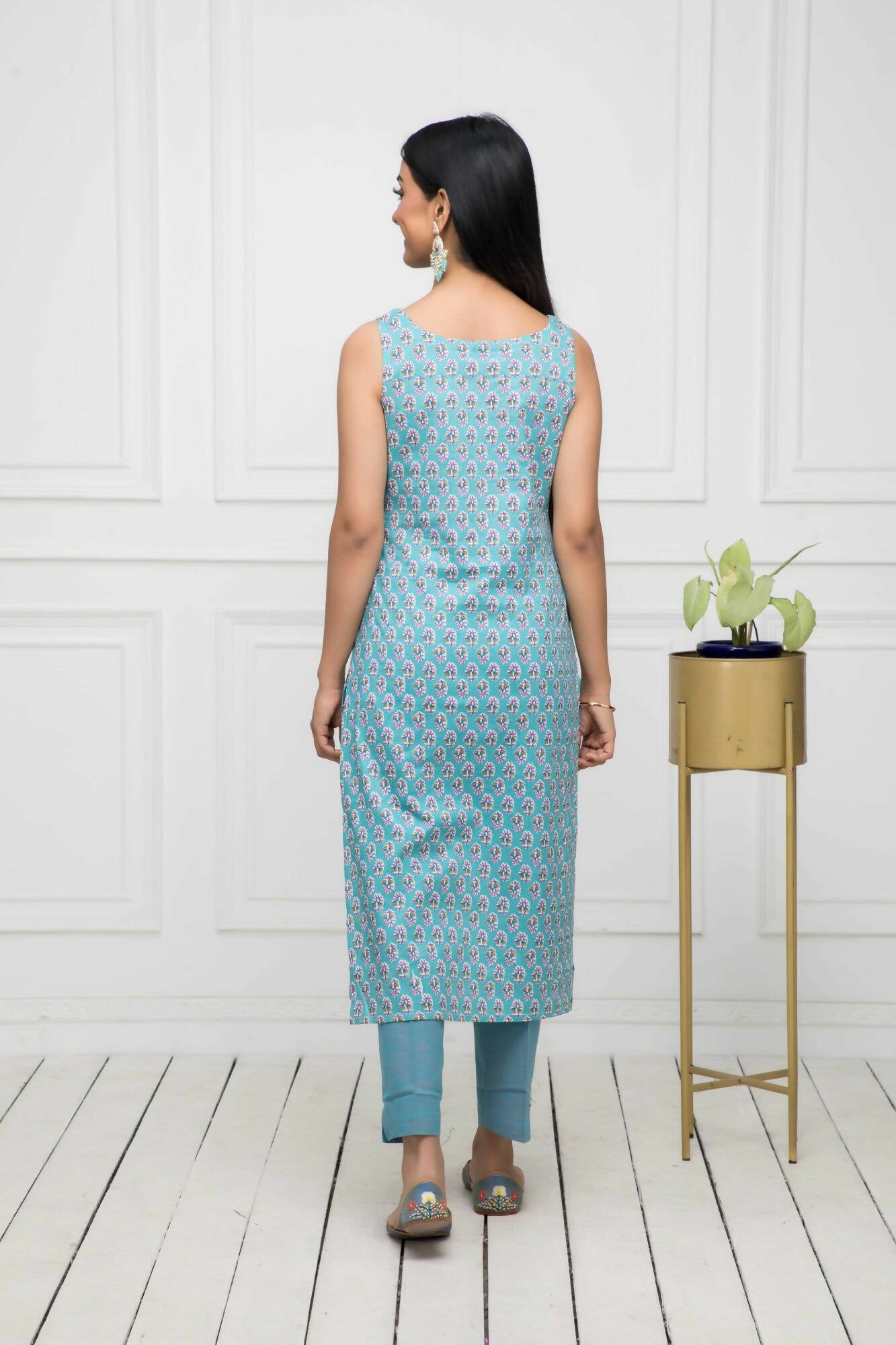 Myshka Women Blue Solid Cotton Straight Round Neck Kurtas - Distacart