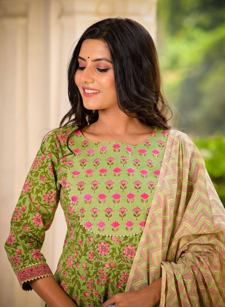 Yufta Women Green Floral Printed Pure Cotton Anarkali Kurta with Trouser and Dupatta