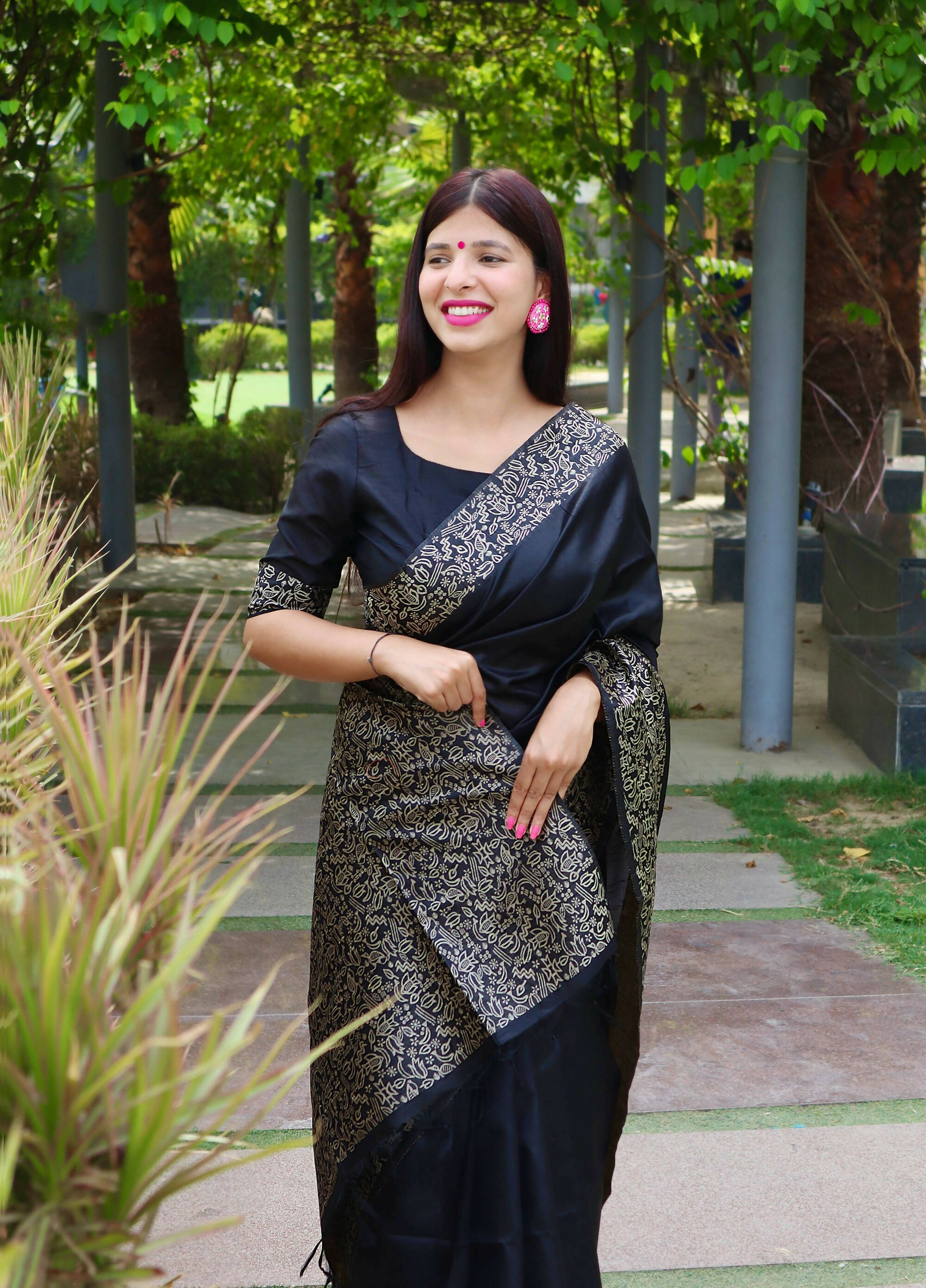 Vishnu Weaves Women's Black Handloom Raw Silk Woven Border Saree with Unstitched Blouse - Distacart