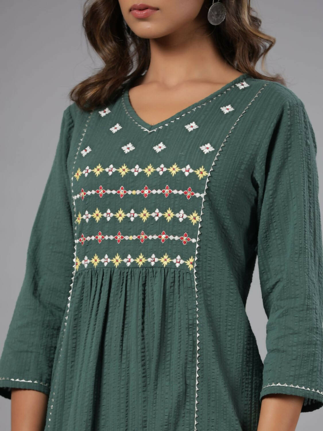 Juniper Women Green Seer Sucker Embroidered High Slit Kurta - Distacart