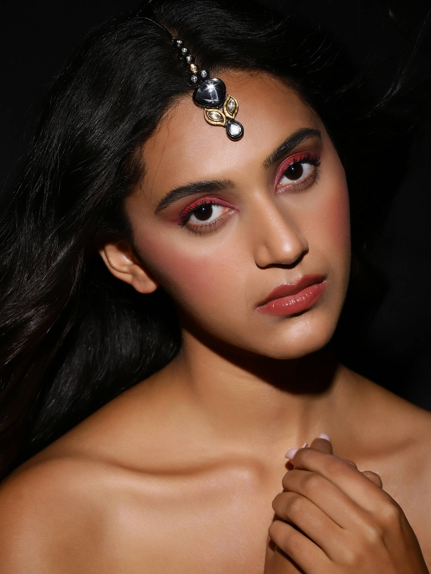 Gold-Plated White Kundan-Studded Maang Tikka - Ruby Raang - Distacart